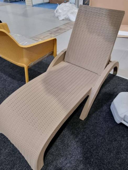 Шезлонг пластиковый с матрасом GS 1009 (Fiji) бежевый, слоновая кость 1870x730x340 мм Шезлонг пластиковый с матрасом GS 1009 (Fiji) бежевый, слоновая кость 1870x730x340 мм