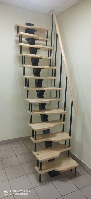 Лестница малогабаритная на монокосоуре «Гусиный шаг» 2800-3000 мм цвет серый