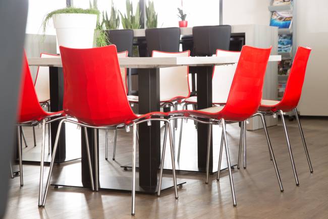 Стул пластиковый Zebra Bicolore 4 legs хром, белый, красный 550х520х830 мм Стул пластиковый Zebra Bicolore 4 legs хром, белый, красный 550х520х830 мм